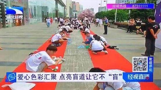 图片包含 户外, 男人, 人们, 一群描述已自动生成